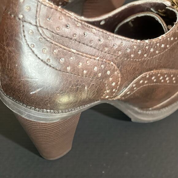 Maurice’s Brown Oxford Wingtip 4” Stacked Heel Size 7 - Picture 11 of 11